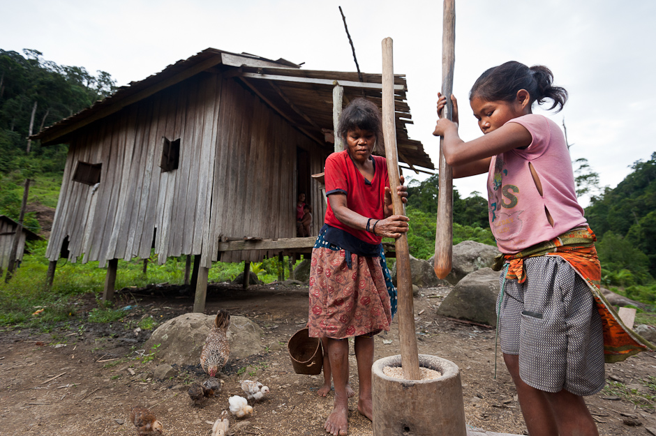 Manobo women pounding rice