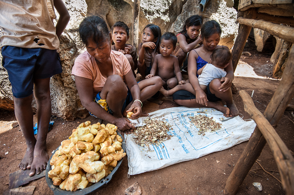 Tagbanua Family Preparing Kurot