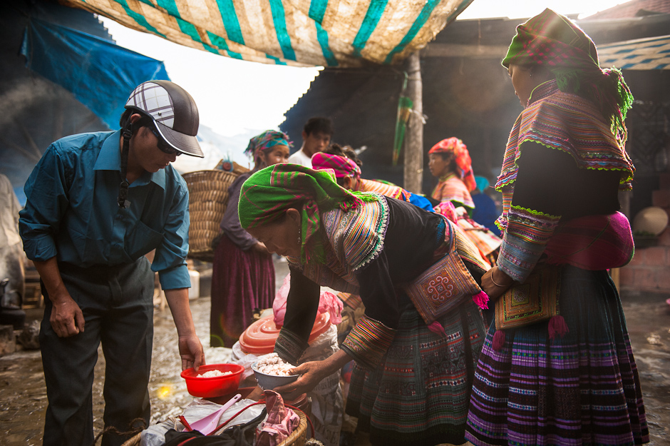 Selling in Bac Ha market