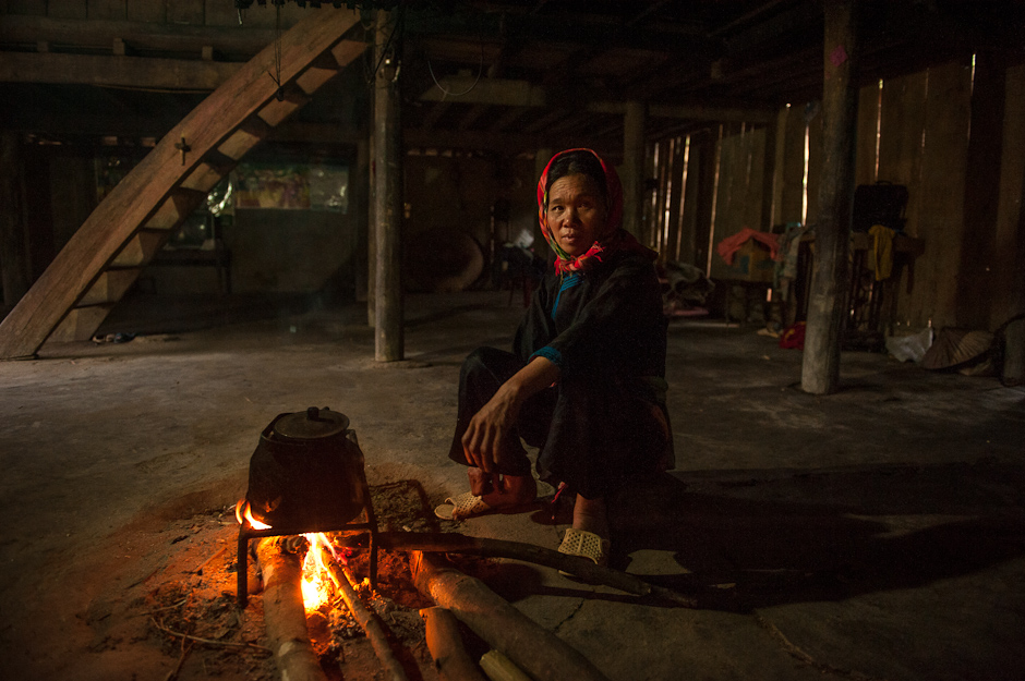 Tay women making tea